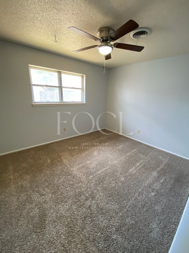 Building Photo - 4 bedroom, 2 bath, Covered Parking - $1,49...