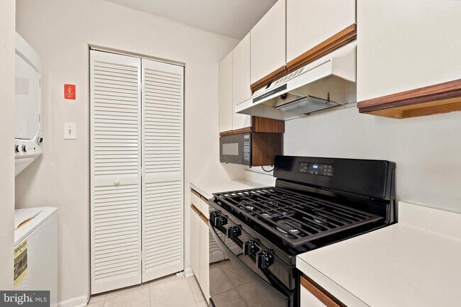 Building Photo - 502 Diamond Dr