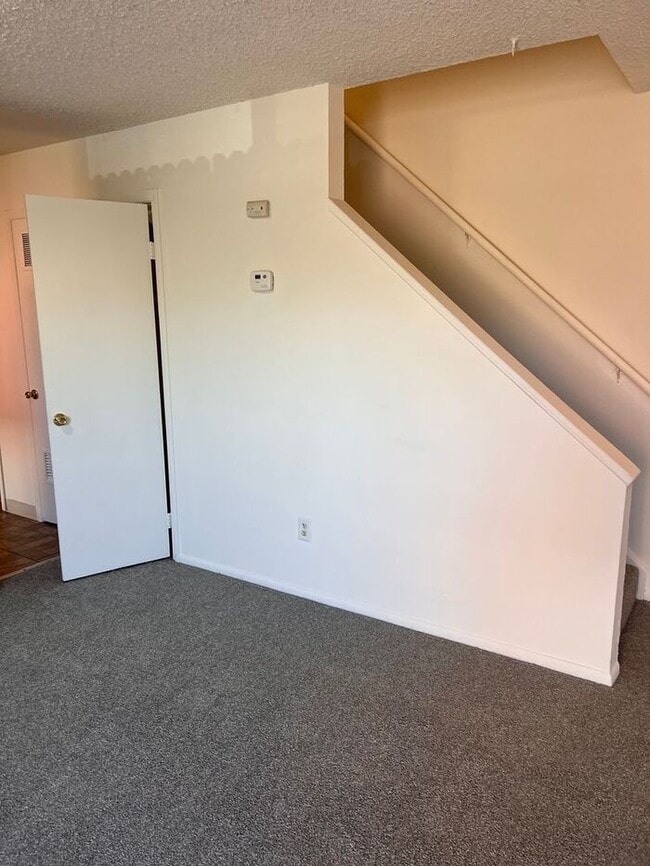 Building Photo - Spacious Three Bedroom Townhome in Westmin...