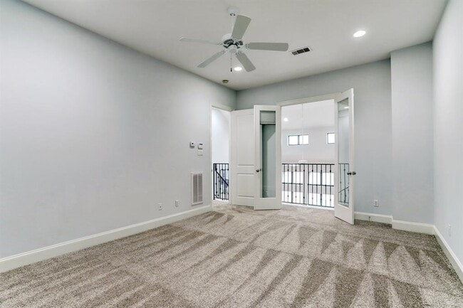Building Photo - 5000 Schuler St