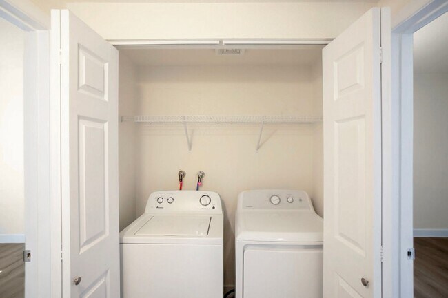 Building Photo - 3 Bedroom Northwest Condo-Gate Community