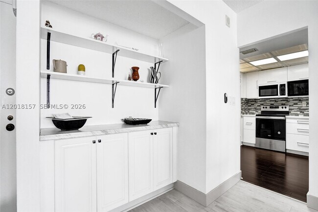 Building Photo - 3725 S Ocean Dr