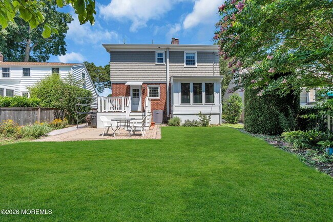 Building Photo - 720 Crescent Pl