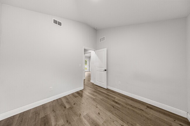 Building Photo - 5872 NW 2nd Pl