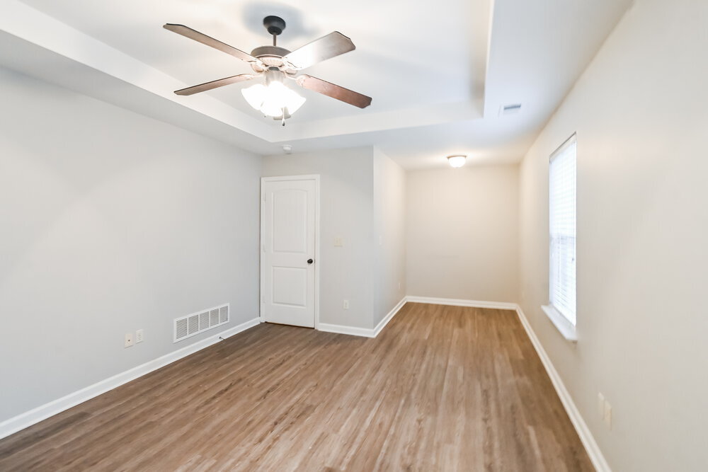 Building Photo - 5690 Bedford Loop W