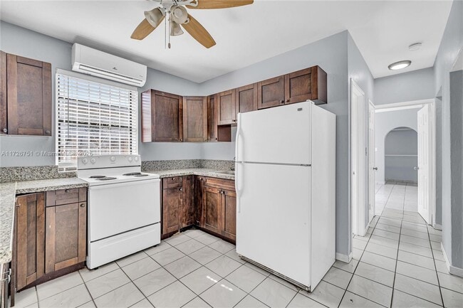 Building Photo - 319 NE 171 St