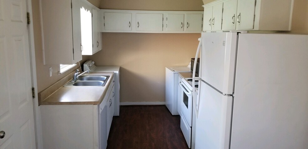Kitchen - 803 W 10th St