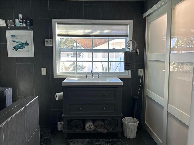 Building Photo - 6332 11th Ave S