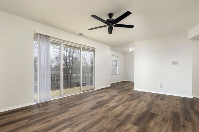 Building Photo - 9308 Aylesbury Dr