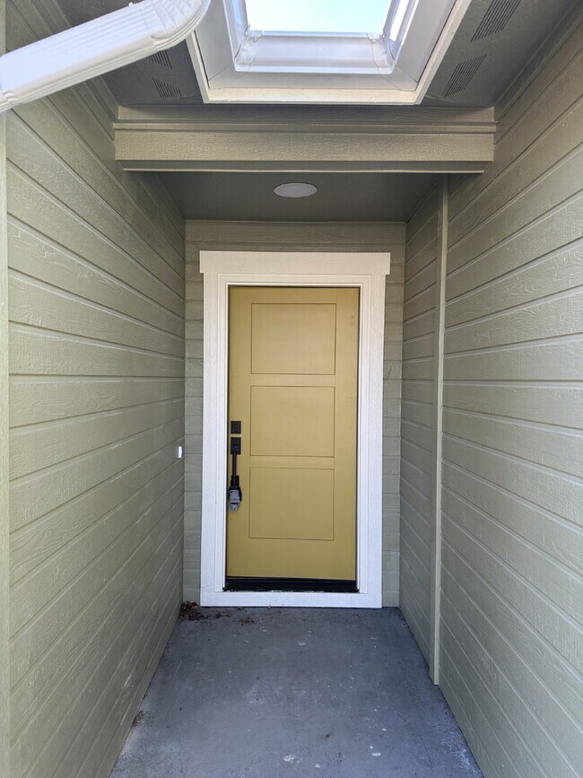 Building Photo - "Charming 3-Bedroom Oasis with Granite Touches in Meridian!"