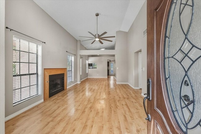 Building Photo - 4909 Fiesta Lakes St