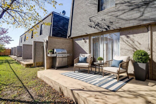 Building Photo - SUMMER SPECIAL!!  $200 OFF FIRST MONTH RENT