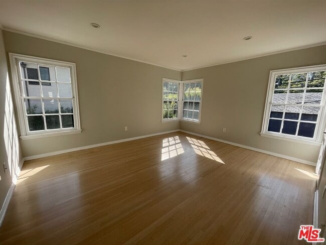 Building Photo - 437 Shirley Pl