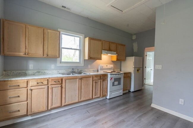 Building Photo - 2 bd for rent