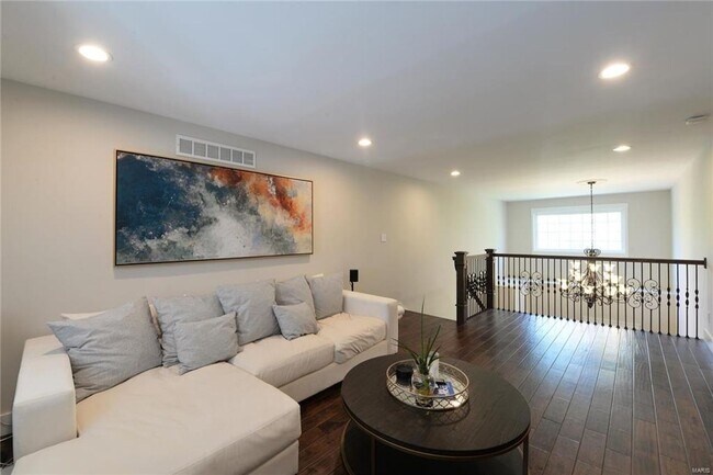 Building Photo - 1306 S Geyer Rd