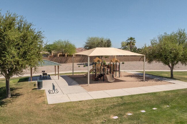Building Photo - 36354 W San Clemente Ave