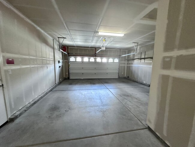 Building Photo - 10735 Ridgebrook Dr
