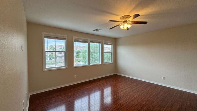 Building Photo - "Spacious 4-Bedroom Oasis with Granite Touches and Cozy Fireplace in Las Vegas!"