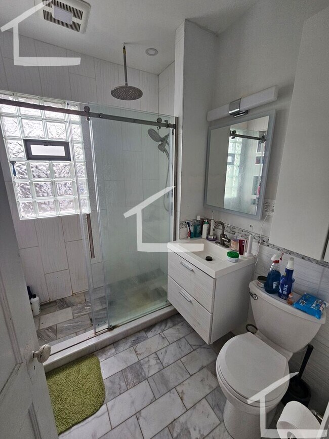 Building Photo - Mid Cambridge 3 bed 2 bath Stunner! for 9/...