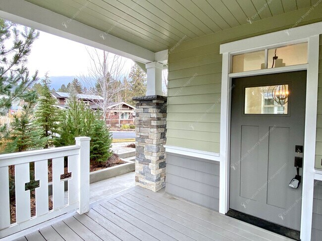 Building Photo - Stunning 2 BR home in Northwest Crossing