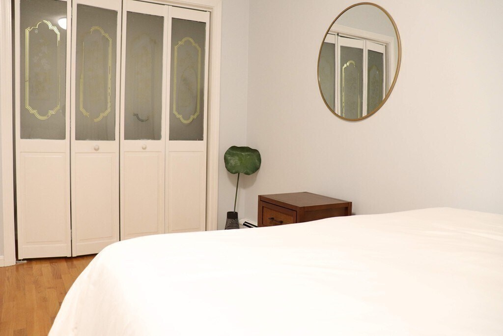 Building Photo - 12 Regent St