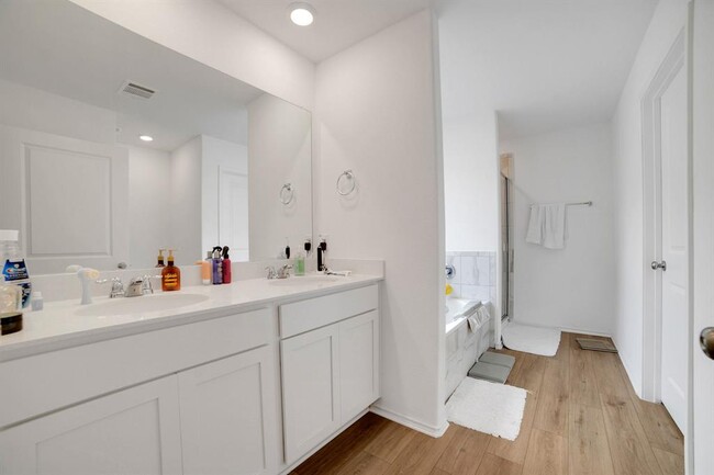 Building Photo - 10420 Steinbeck Dr