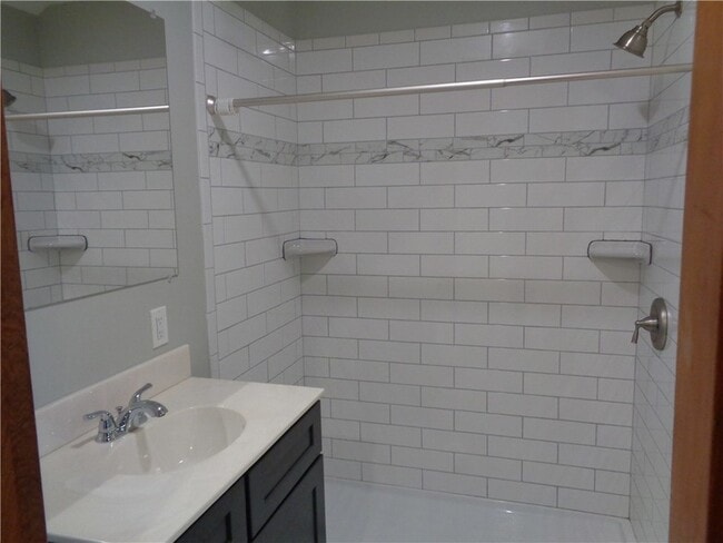 Building Photo - 22 W Third Street #203 Street Unit