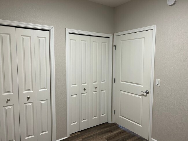 Building Photo - 1155 Ford Rd