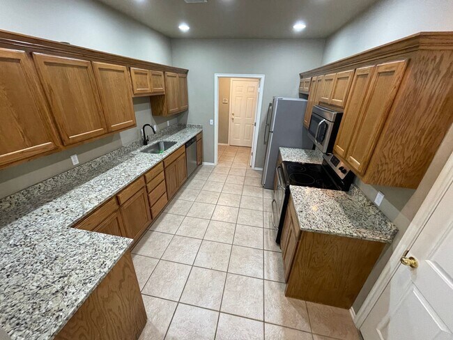 Building Photo - 3 br, 2 bath House - 400 N Willowood Drive