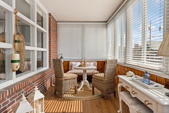 Building Photo - 12 Harris Ave