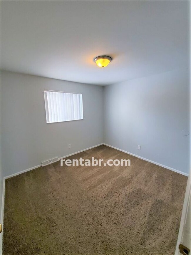 Building Photo - Duplex Near Arvada Available Now!!