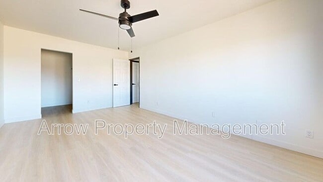 Building Photo - 215 E Arbor Ave