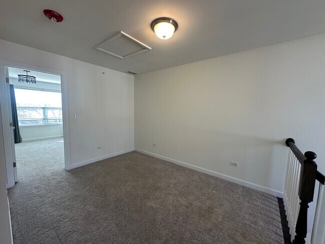 Building Photo - 1423 N Charles Ave