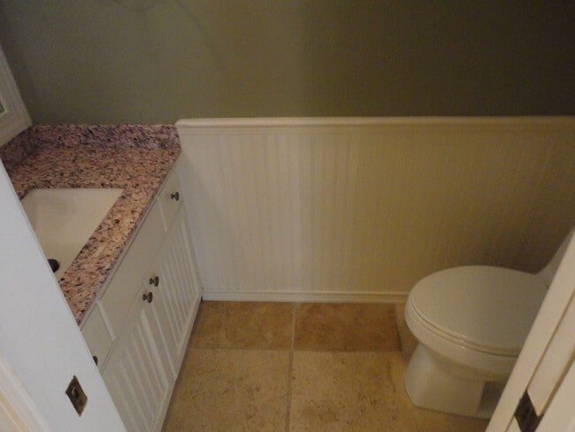 Building Photo - Beautiful 3 BR/2.5 BA in Park Avenue Subdivision