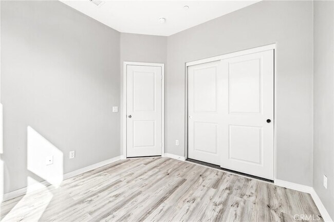 Building Photo - 6331 Pacific Wy