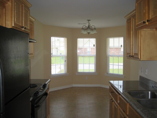 Building Photo - 3/2 Fireplace, 2 Car Garage St. Martin Schools