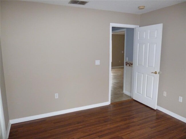 Building Photo - 616 E 1st St