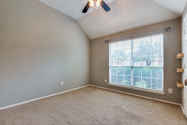 Building Photo - 10305 Ashmont Dr