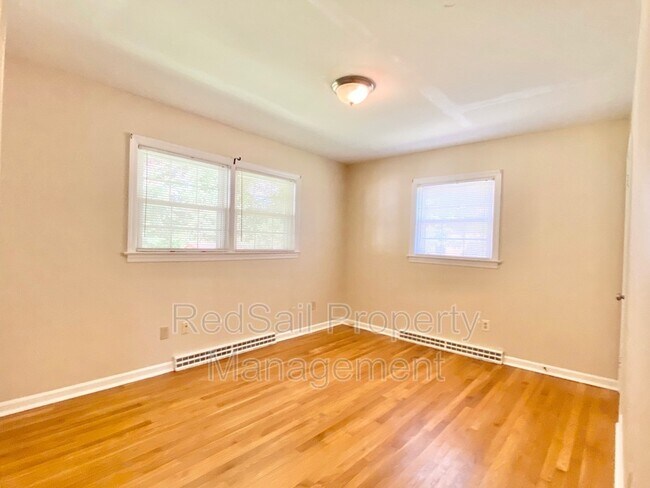 Building Photo - 729 Milton Dr