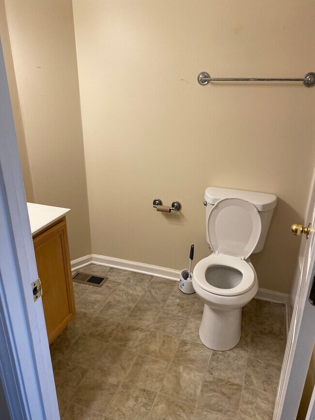 Building Photo - 623 Legacy Dr