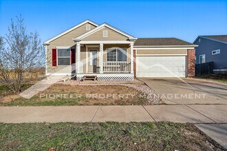 Building Photo - Spacious 3-Bedroom Home with Modern Features and Private Yard