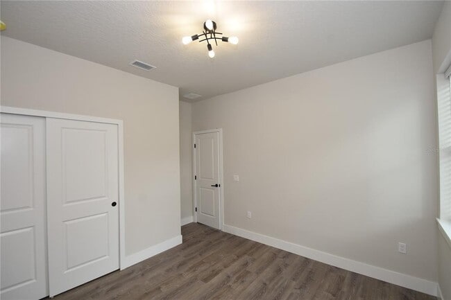 Building Photo - 20 Uniondale Pl