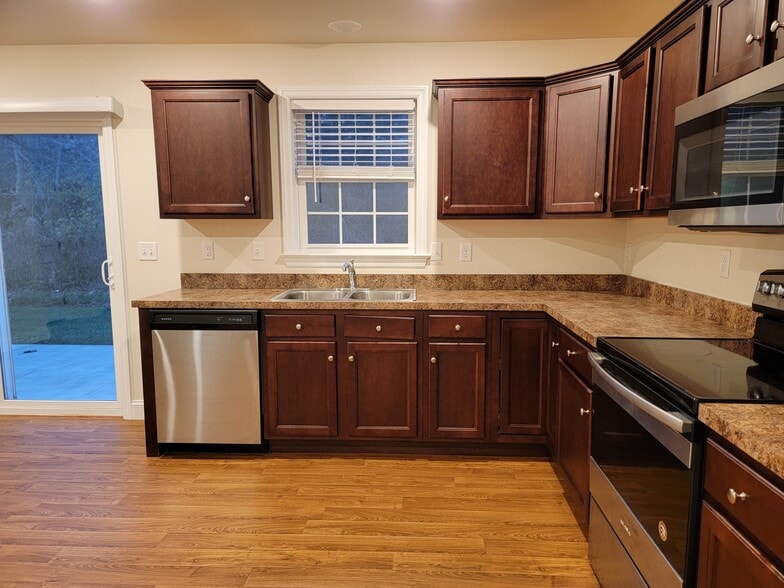 Building Photo - 143 Cedarwood Dr