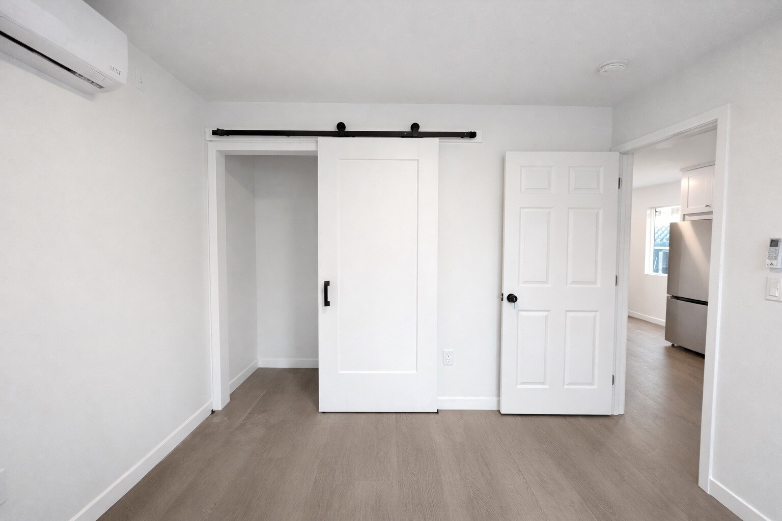 Building Photo - 6905 Noble Ave