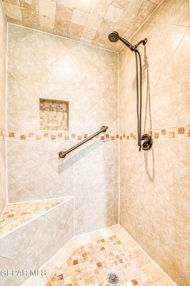 Building Photo - 1701 Elm St