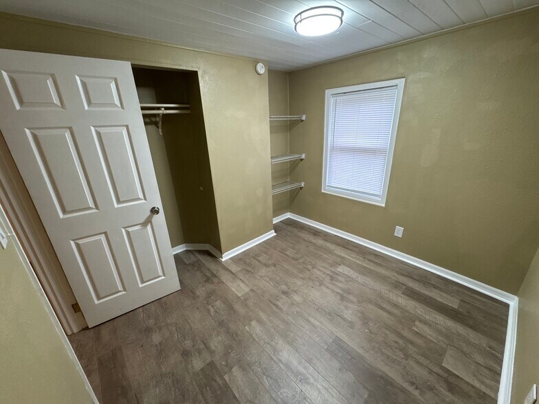 2nd bedroom - 721 NW 22nd St