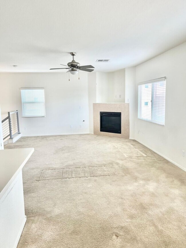 Building Photo - 3bd 3bth in gated community
