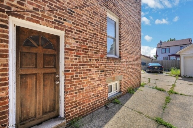 Building Photo - 58 Floyd Ave