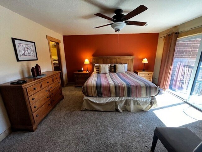 Building Photo - Long Term Rental- Lagoon Townhomes 720D
