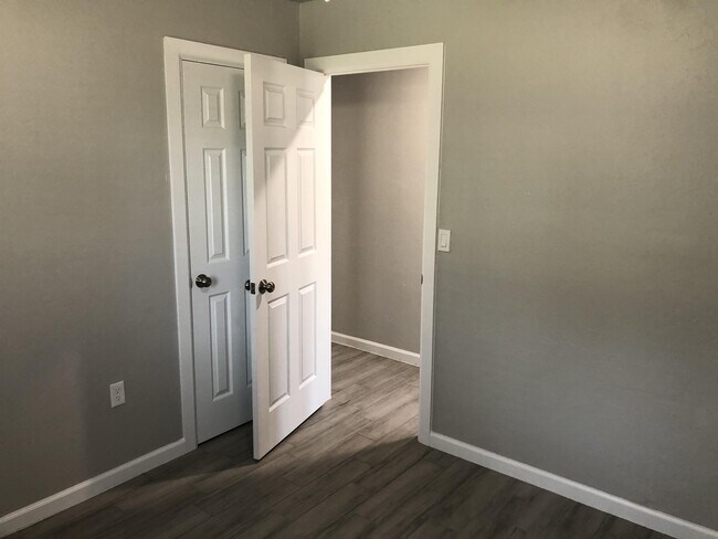 Building Photo - 3208 SW 44th St